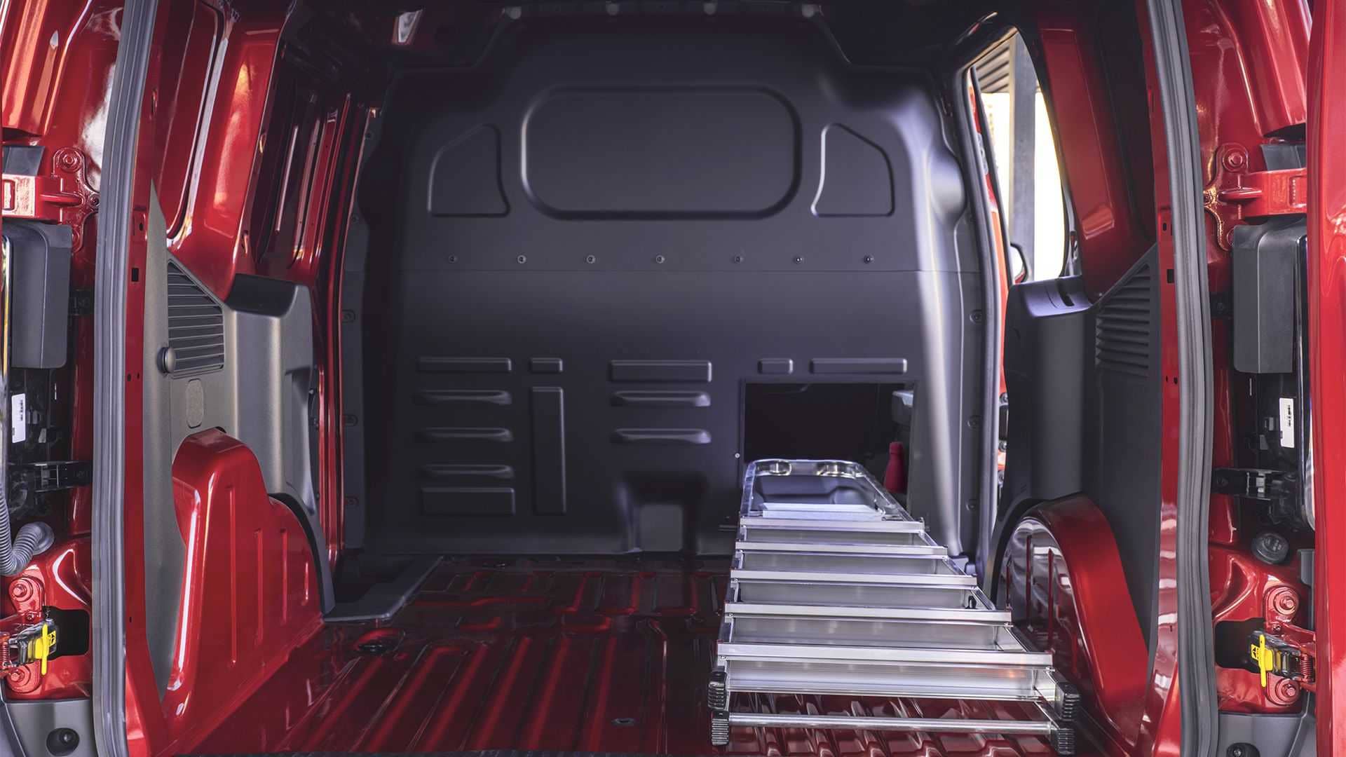 Espacio de carga del Ford Transit Courier, resaltando su funcionalidad.