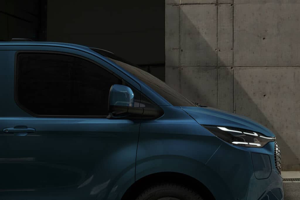 Espejo lateral con indicador integrado en Ford Transit Custom