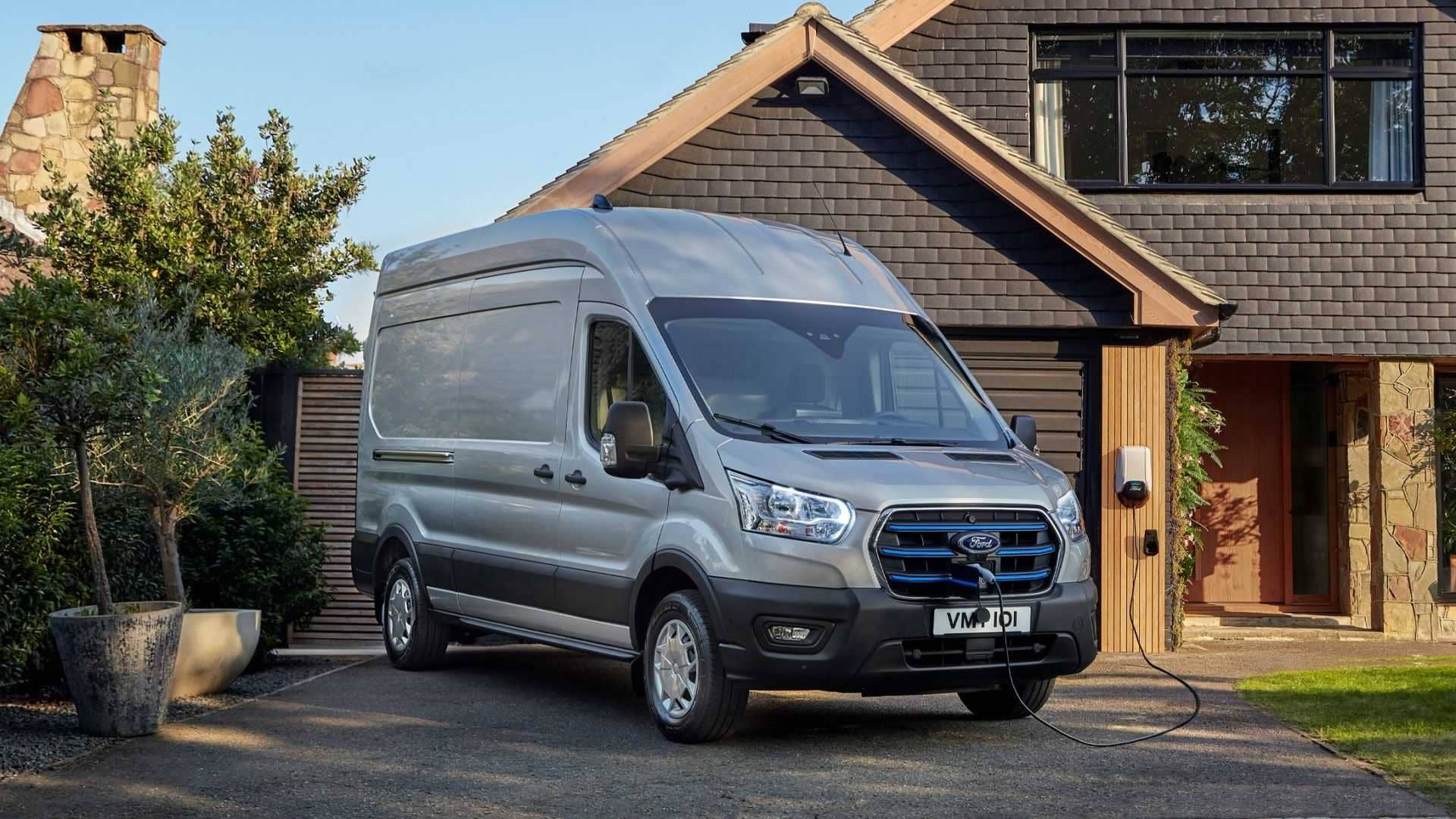 Vista del vehículo completo mostrando su practicidad mientras carga.