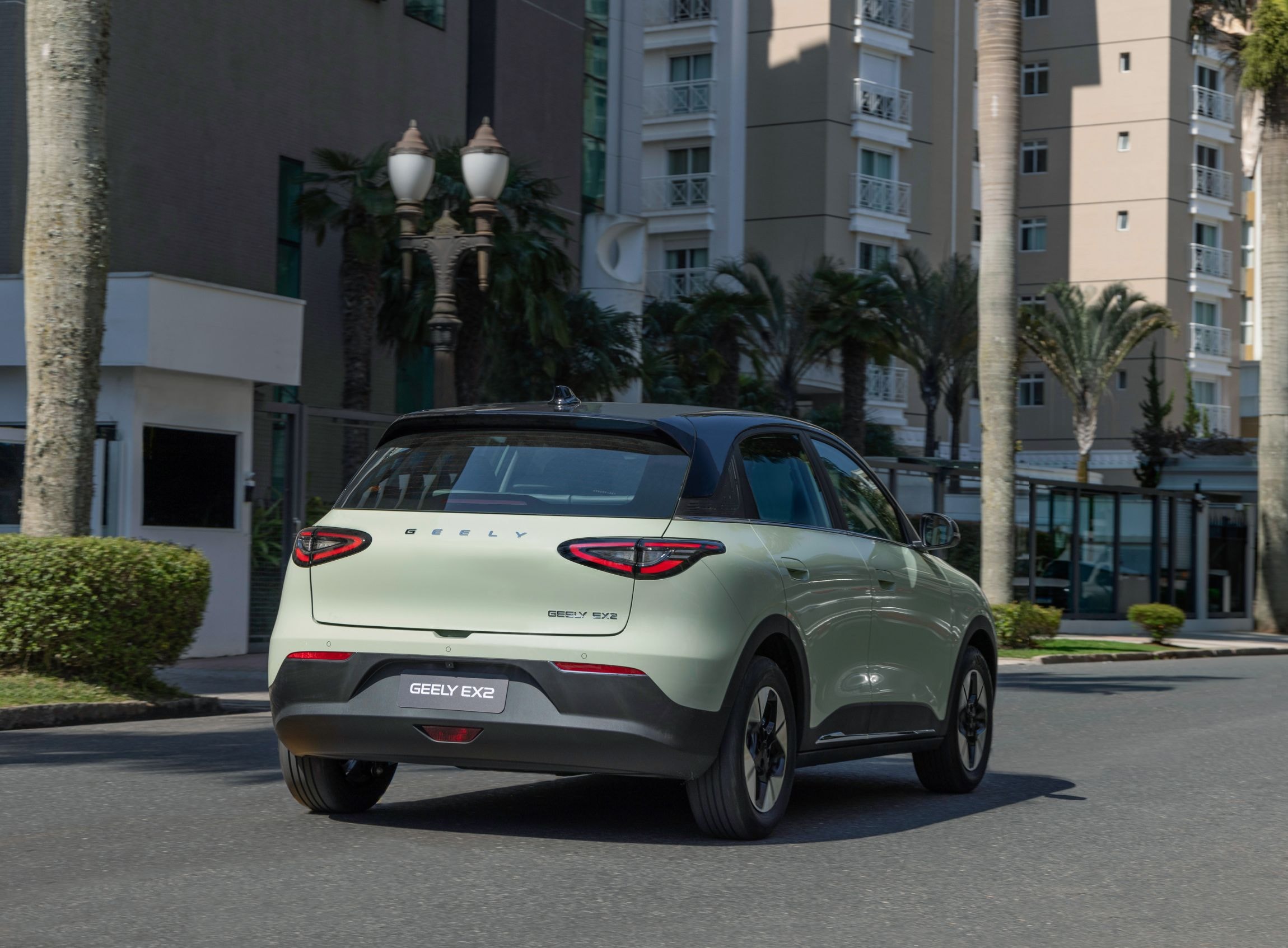 Geely E2