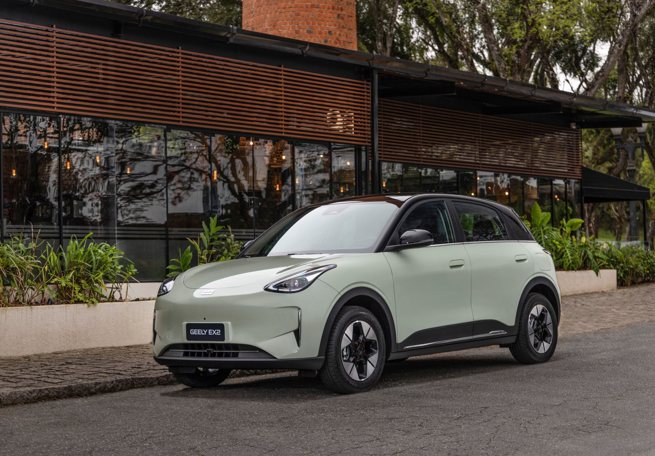 Geely E2