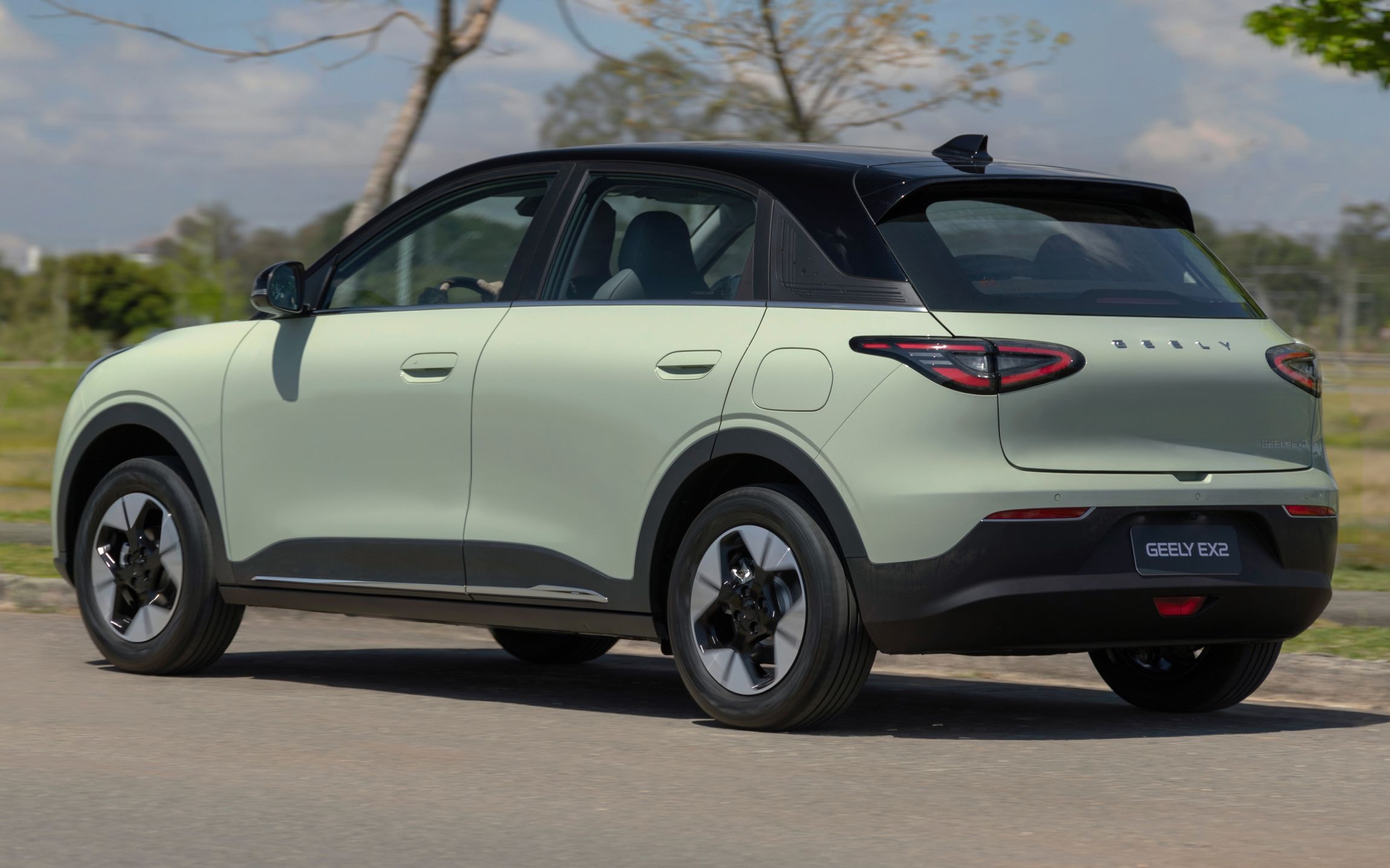 Geely E2