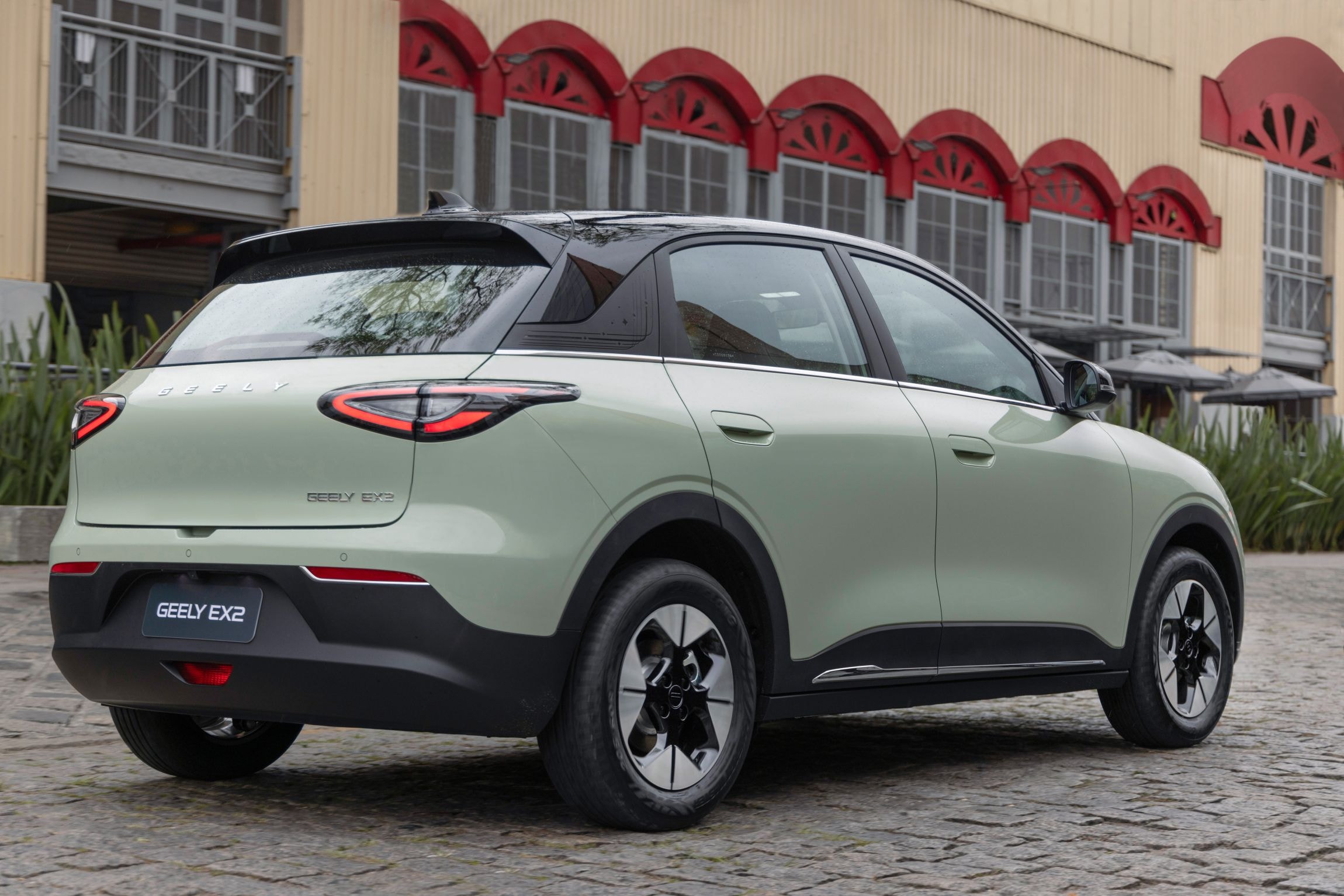 Geely E2