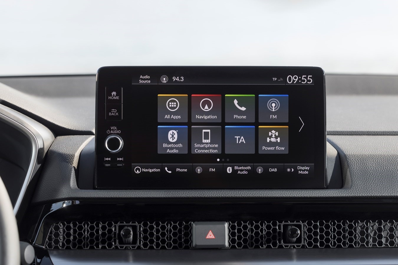 Vista del volante y tablero del Honda CR-V híbrido, mostrando su diseño moderno y funcional.