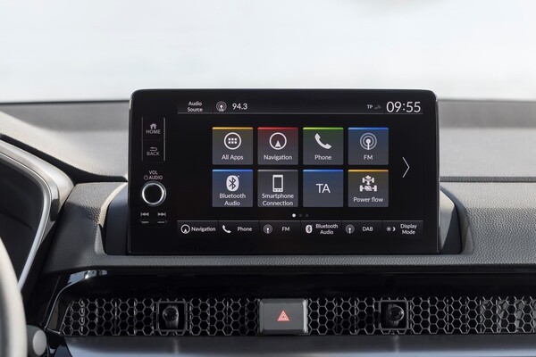 Vista del volante y tablero del Honda CR-V híbrido, mostrando su diseño moderno y funcional. Vista del volante y tablero del Honda CR-V híbrido, mostrando su diseño moderno y funcional.