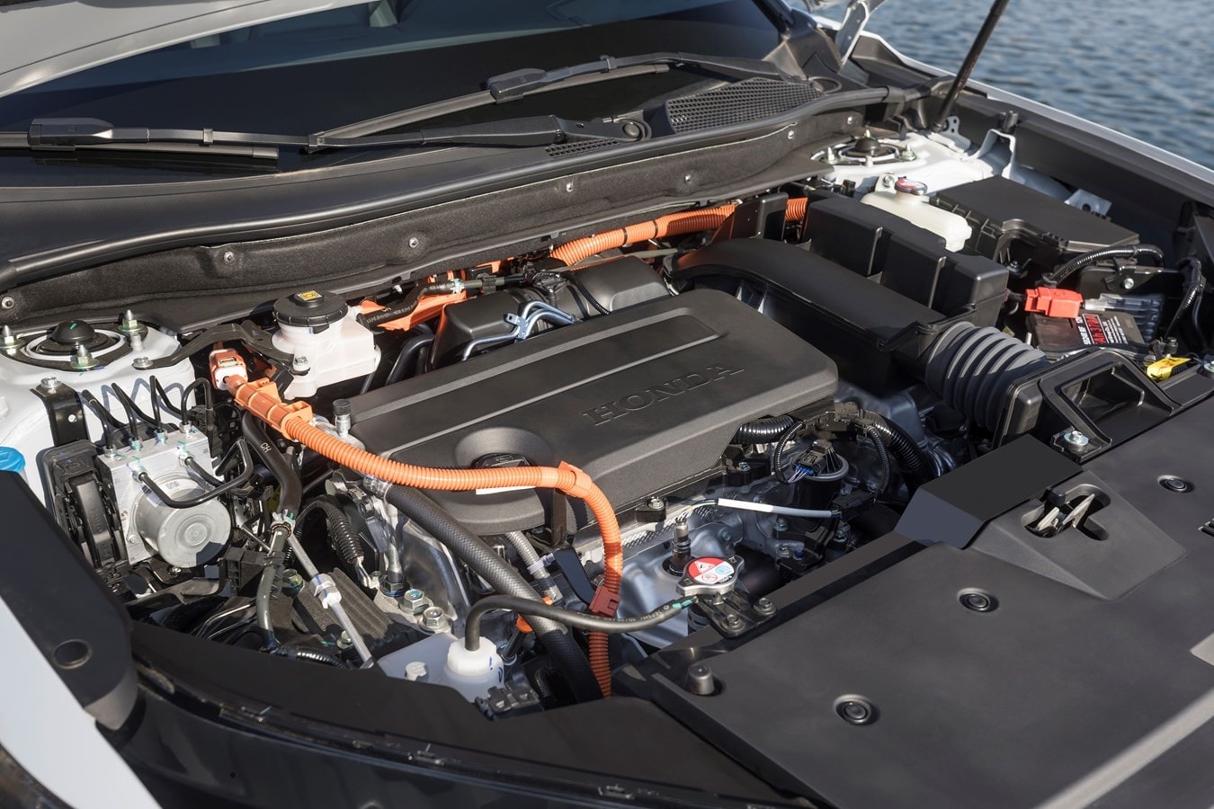 Vista del techo del Honda CR-V híbrido, con líneas aerodinámicas.