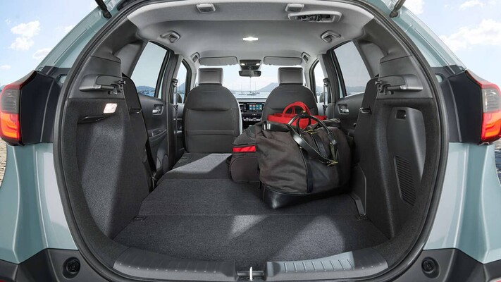 Amplitud del maletero del Crosstar, resaltando su capacidad y versatilidad para carga. Amplitud del maletero del Crosstar, resaltando su capacidad y versatilidad para carga.