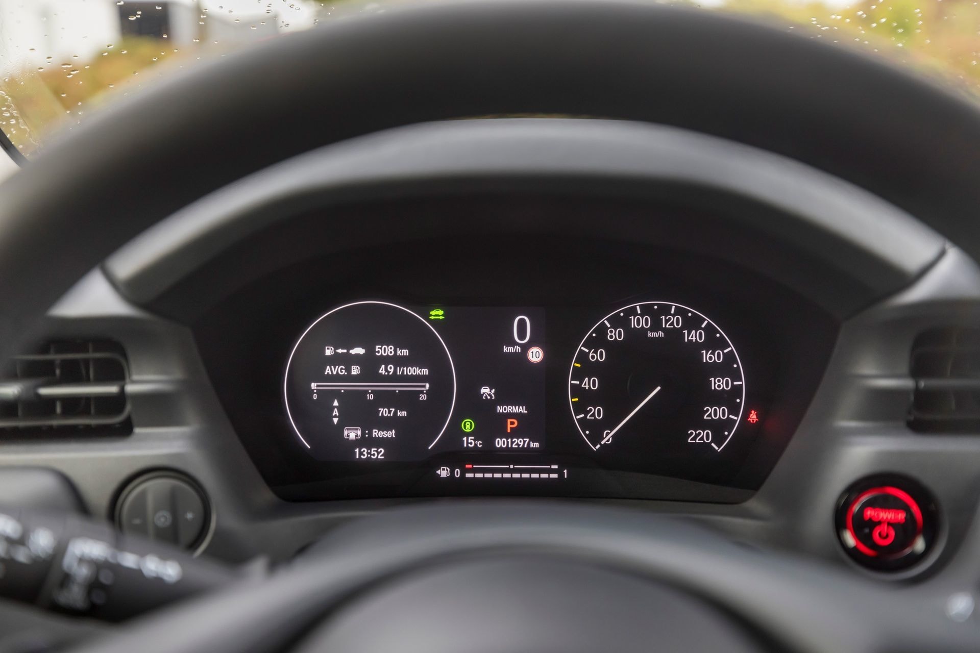 Cuadro de instrumentos digital del Honda HR-V, claro y legible.