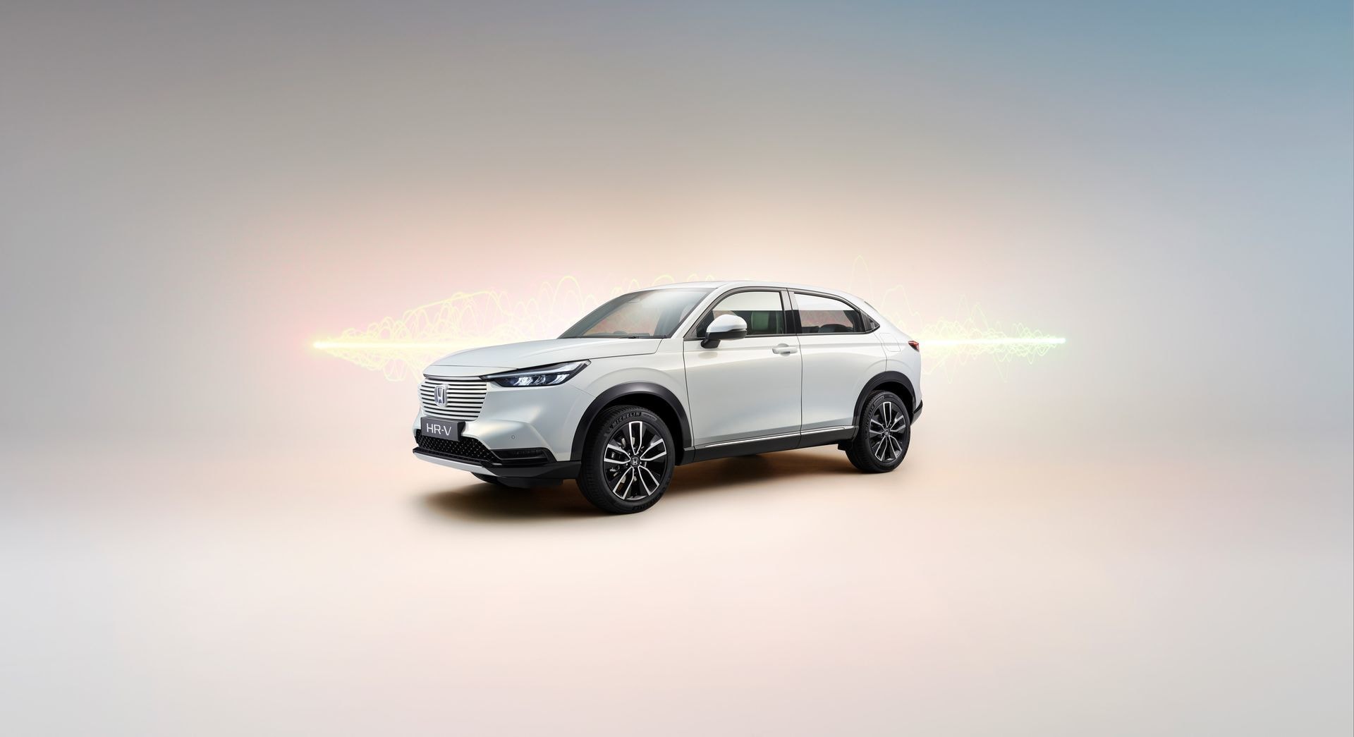 Frente del Honda HR-V capturando su expresiva parrilla y faros LED