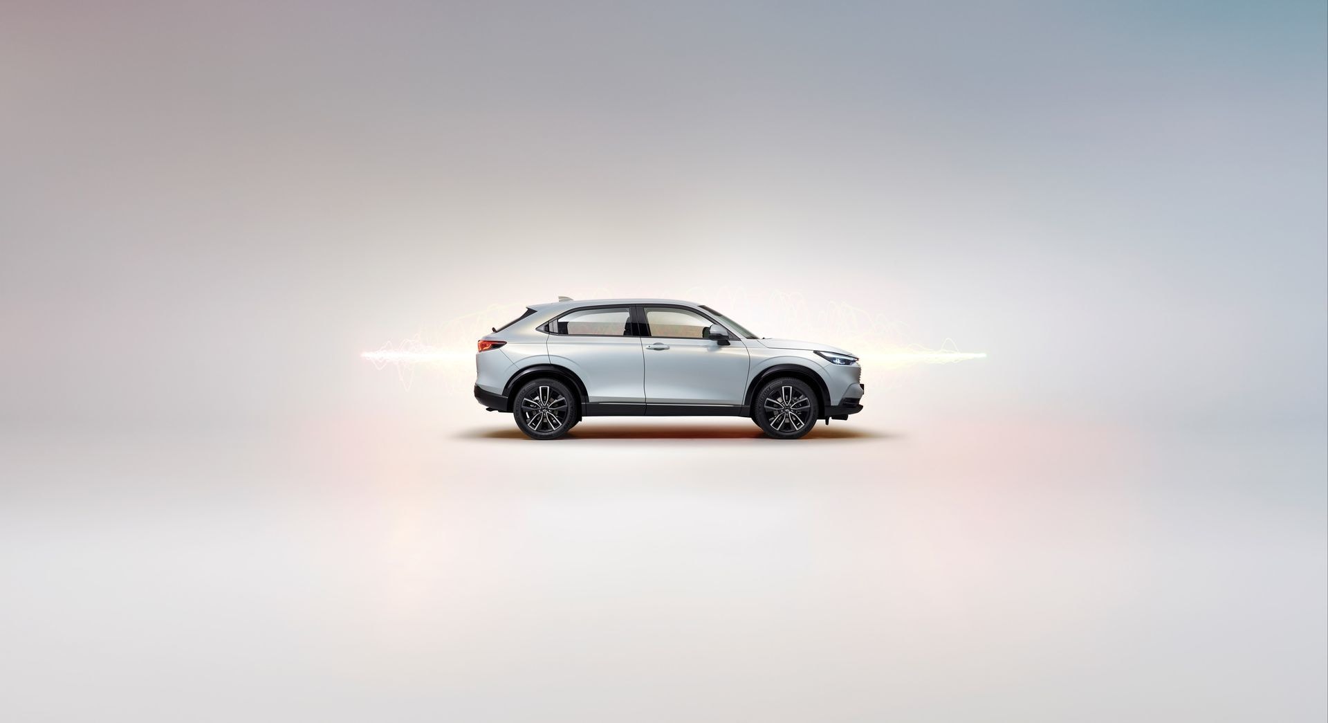 Perfil dinámico del Honda HR-V resaltando su línea de diseño aerodinámico