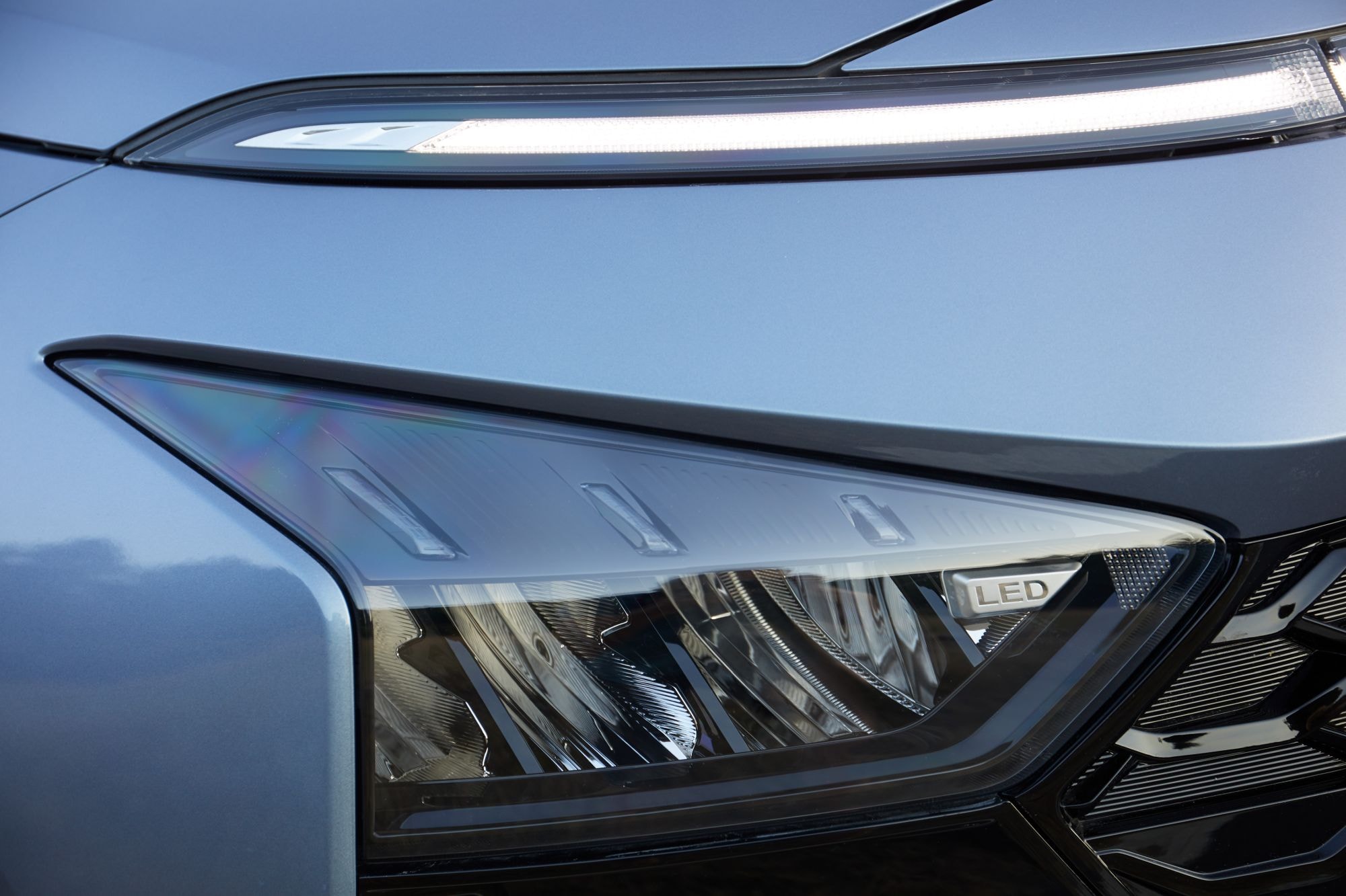 El Hyundai Bayon en un entorno natural, resaltando su perfil elegante.