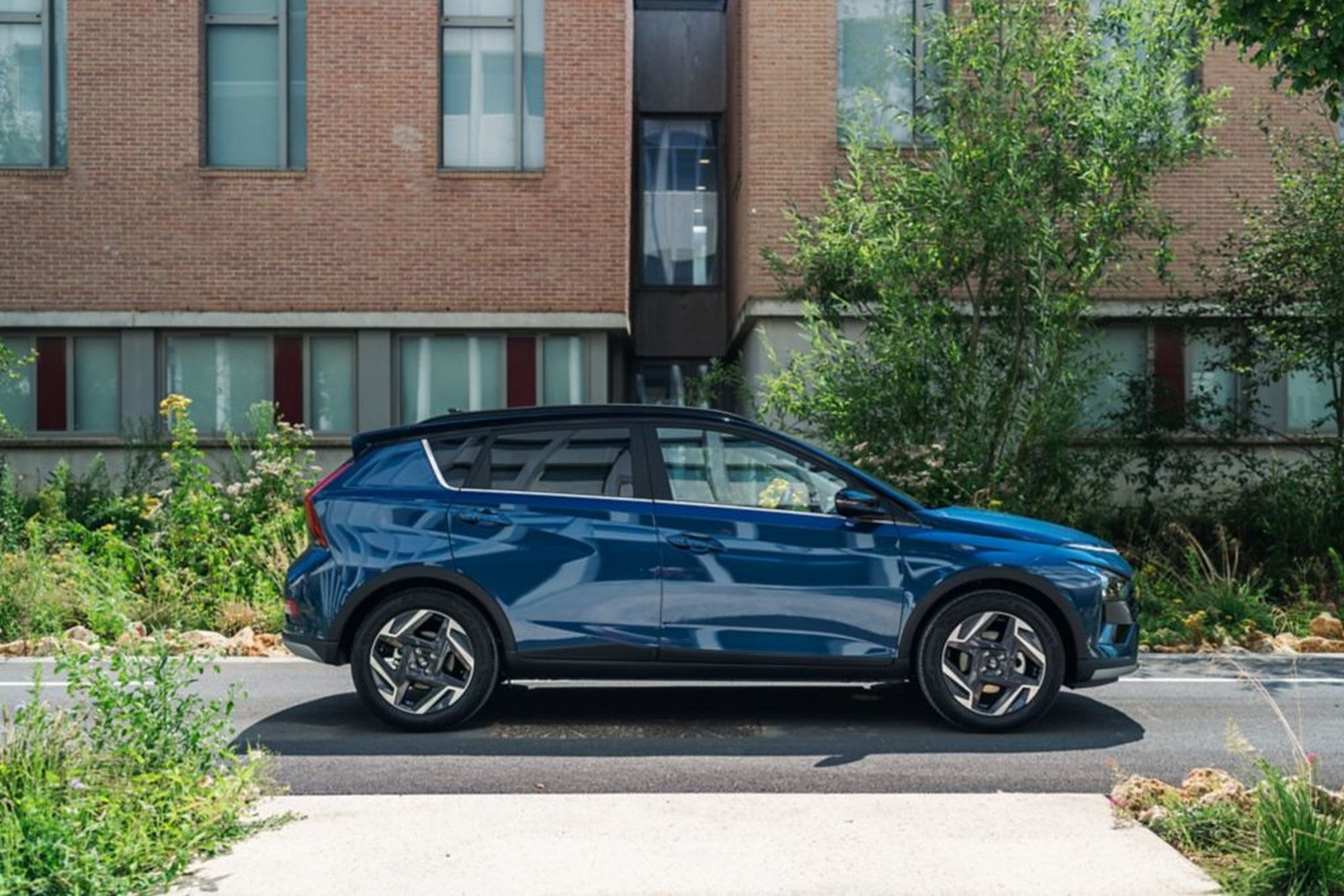 Frontal del Hyundai Bayon, con sus líneas agresivas y distintivas.