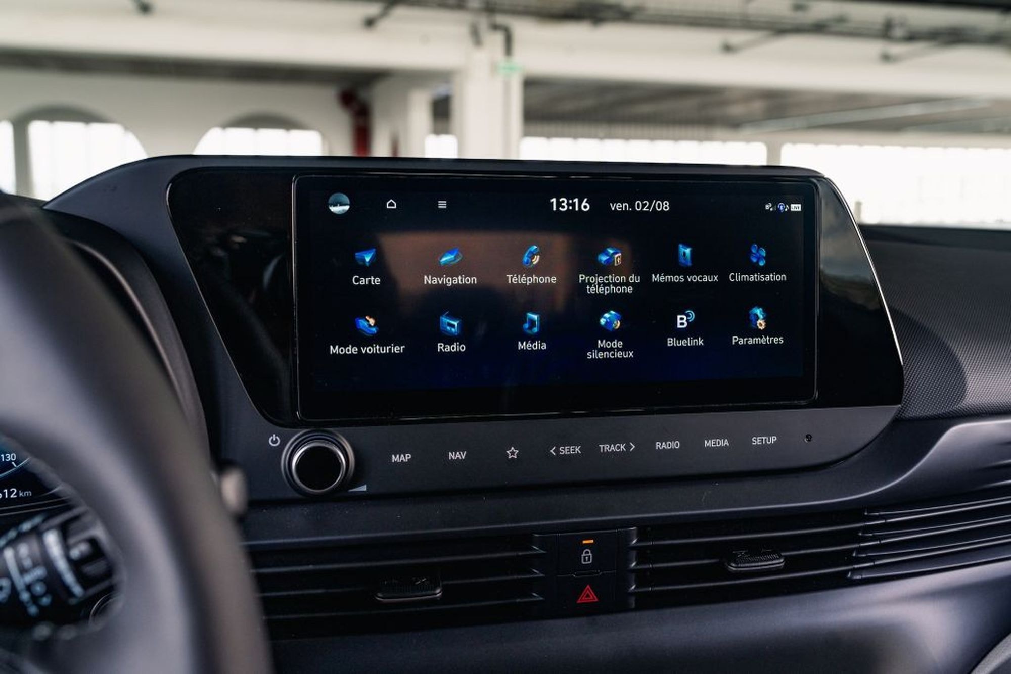 Panel de instrumentación del Hyundai Bayon, elegante y funcional.