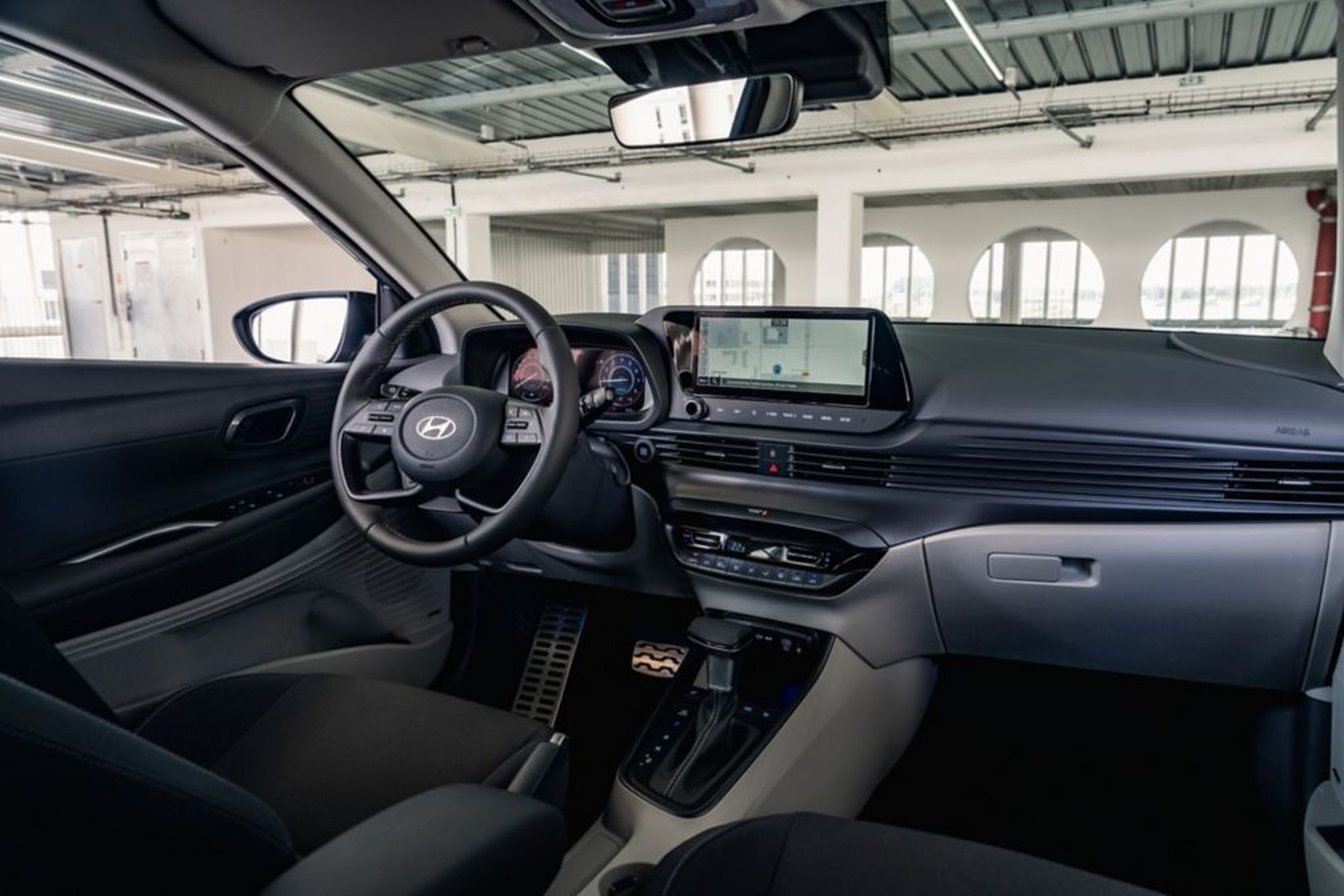 Volante del Hyundai Bayon, incorporando controles multifunción.