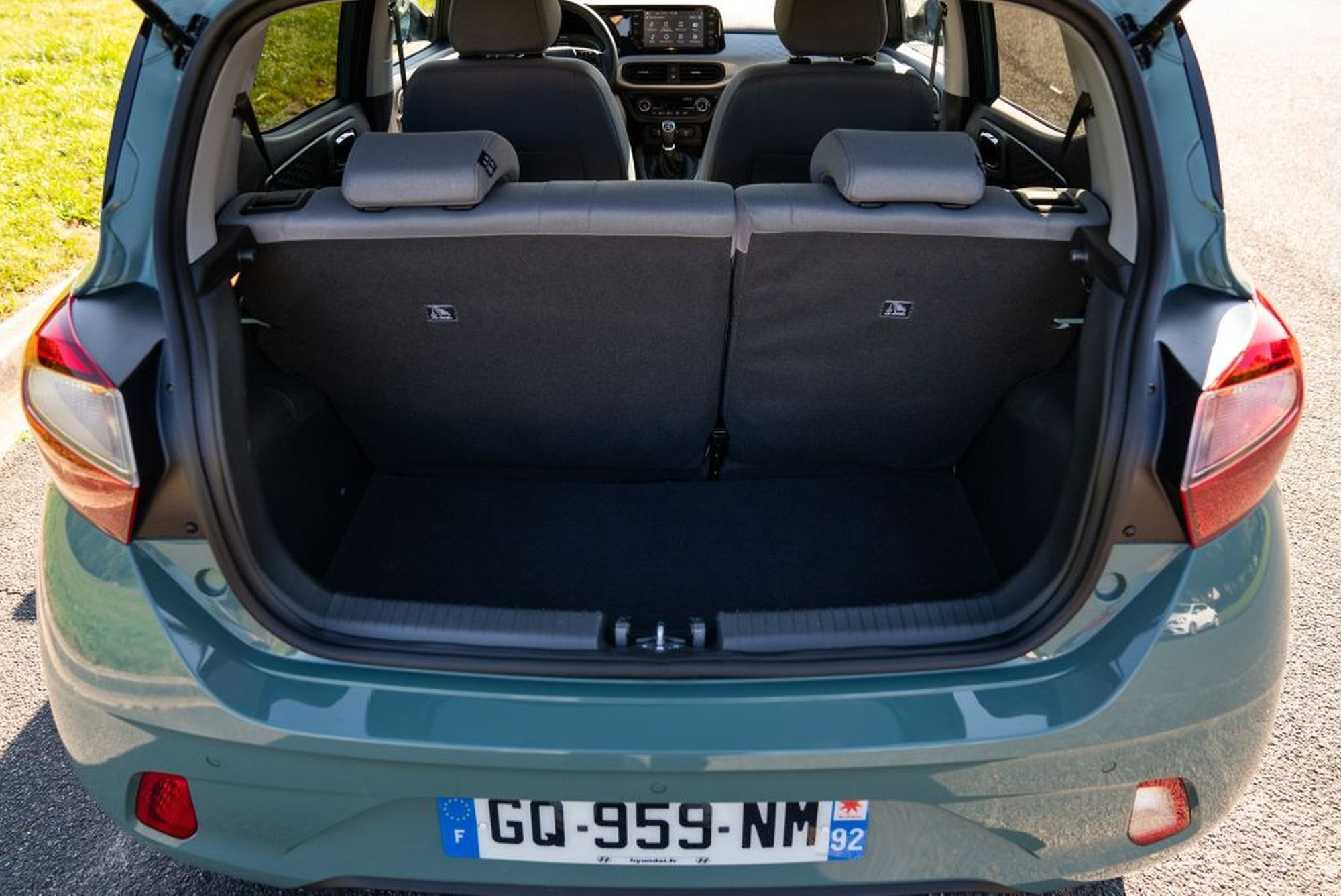 Pantalla informativa del sistema multimedia, fácil de usar y accesible.