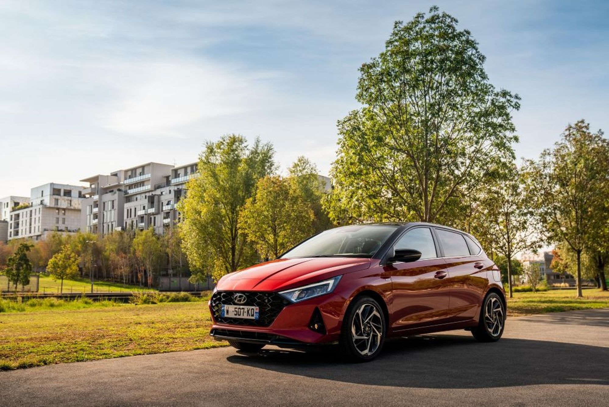 Asientos delanteros cómodos del Hyundai i20, con buen soporte lateral.