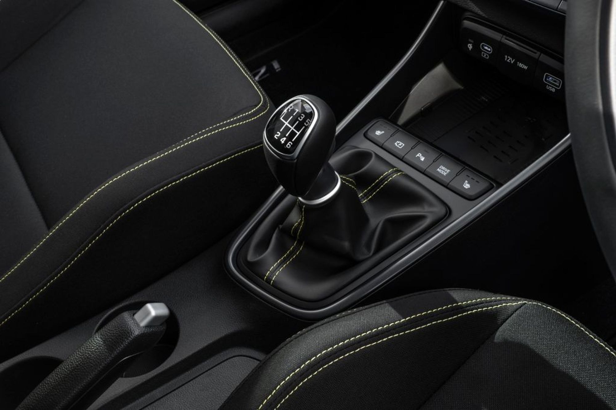 Climatizador moderno con pantalla digital eficiente y fácil de usar.