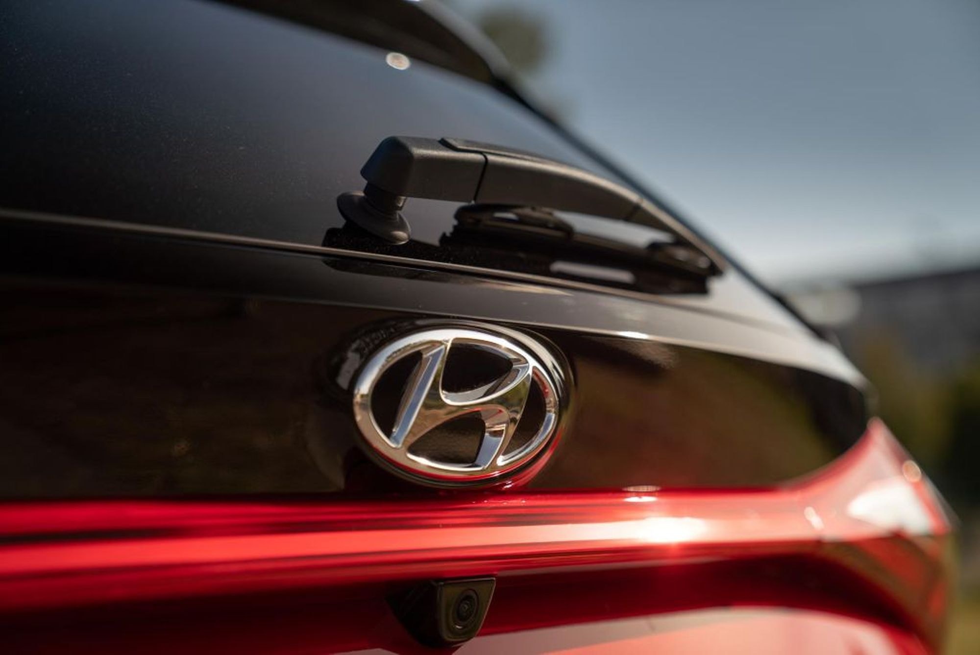 Vista trasera del Hyundai i20, combinando estilo y funcionalidad.