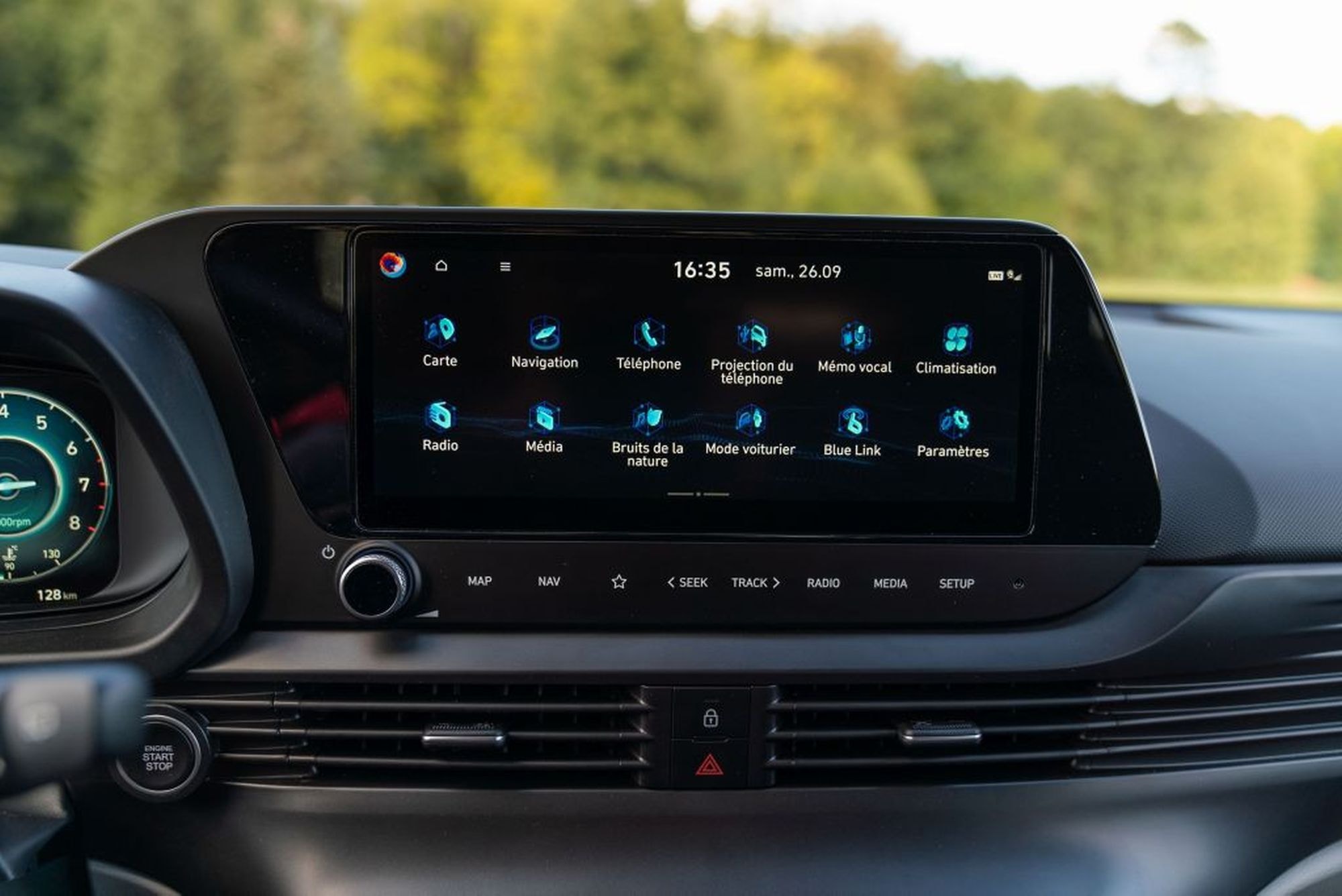 Impresionante vista lateral del Hyundai i20, muestra sus líneas elegantes.