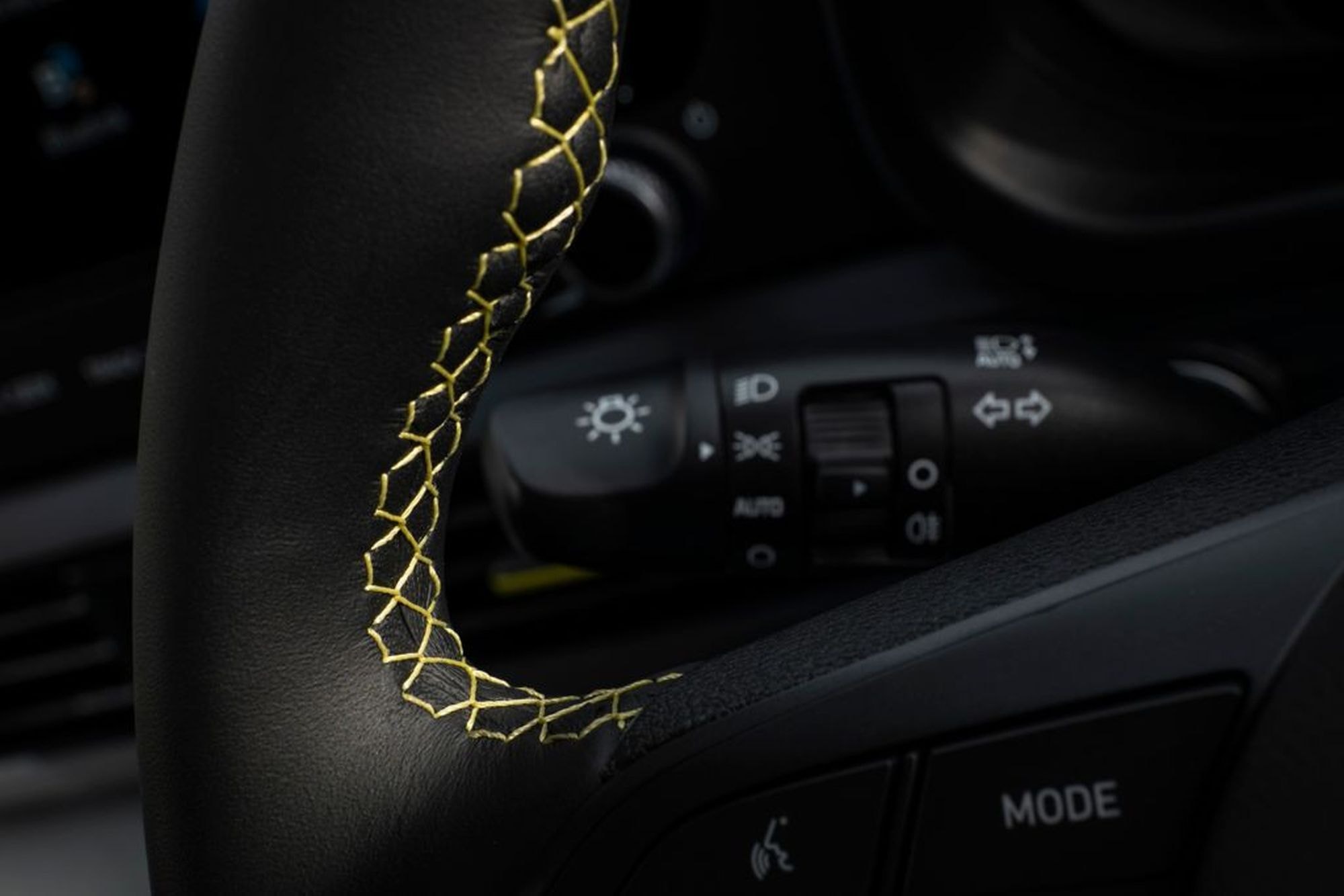 Asientos traseros cómodos y amplios, ideales para viajes.