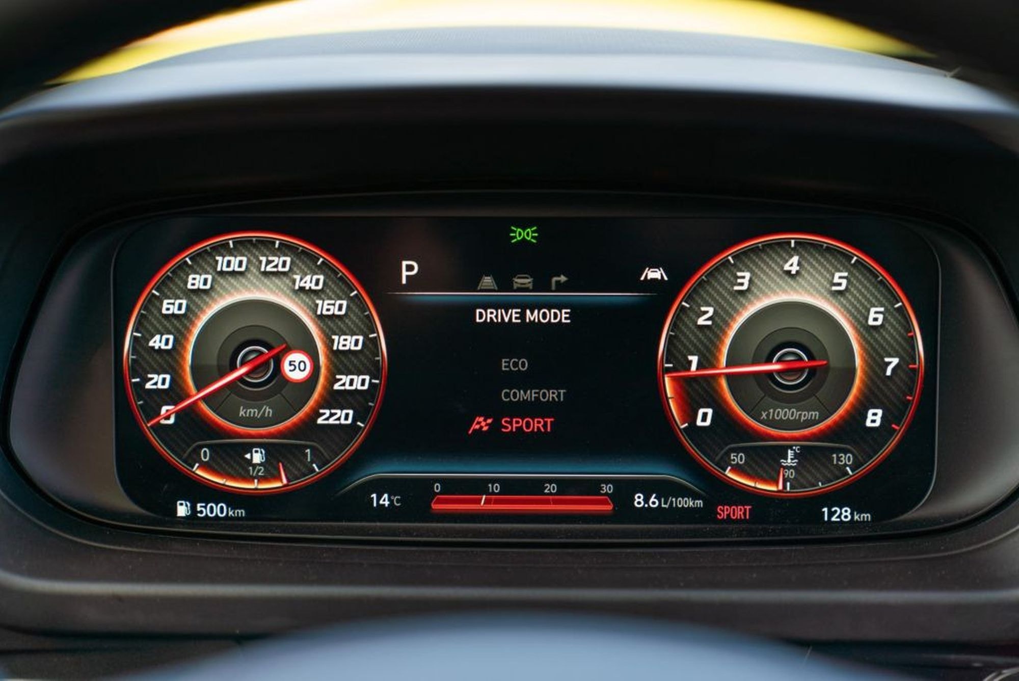 Panel de instrumentos del Hyundai i20 que muestra información útil al conductor.