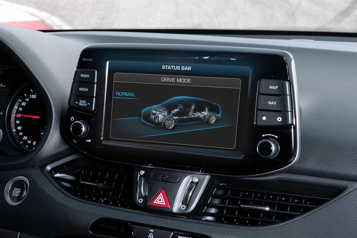 Sistema multimedia del i30 Fastback con gráficos de modo de conducción. Sistema multimedia del i30 Fastback con gráficos de modo de conducción.