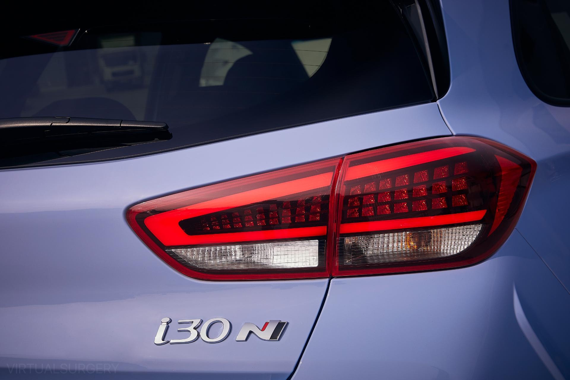 Detalle de los faros traseros del Hyundai i30 N, con diseño distintivo.