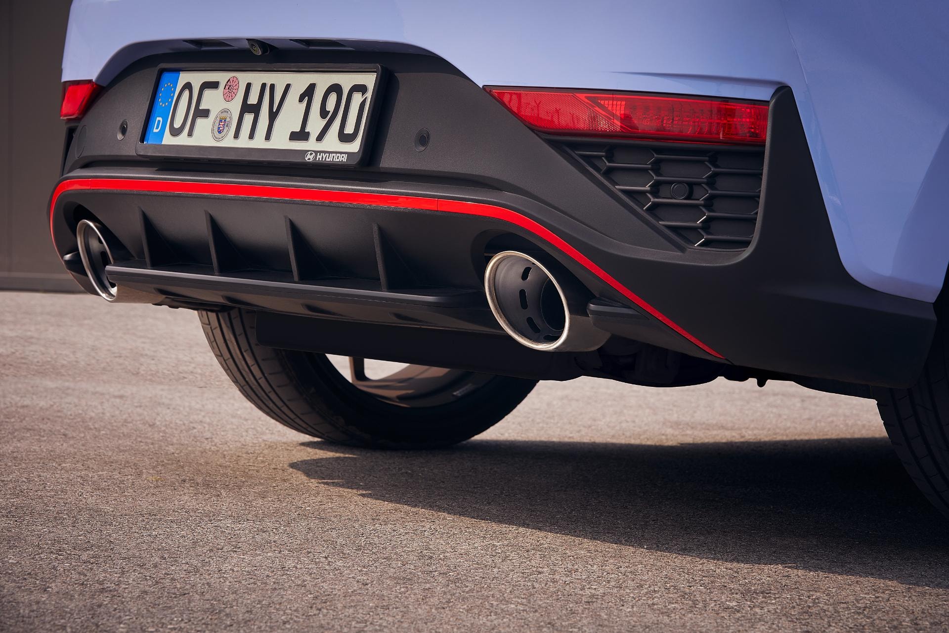 Detalle del sistema de escape y difusor trasero del Hyundai i30 N.