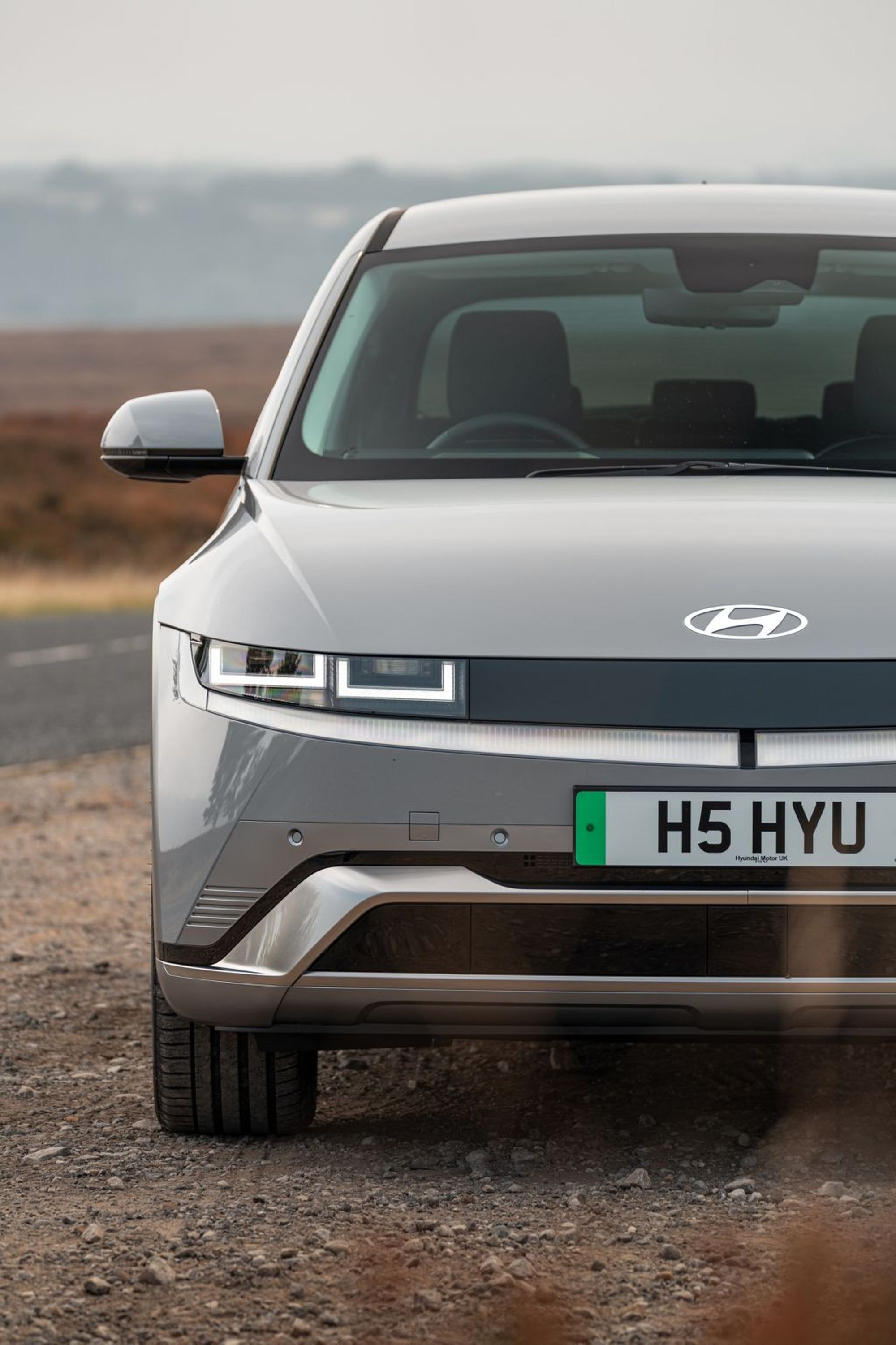 Otra visión del frontal del Ioniq 5, destacando su estética moderna