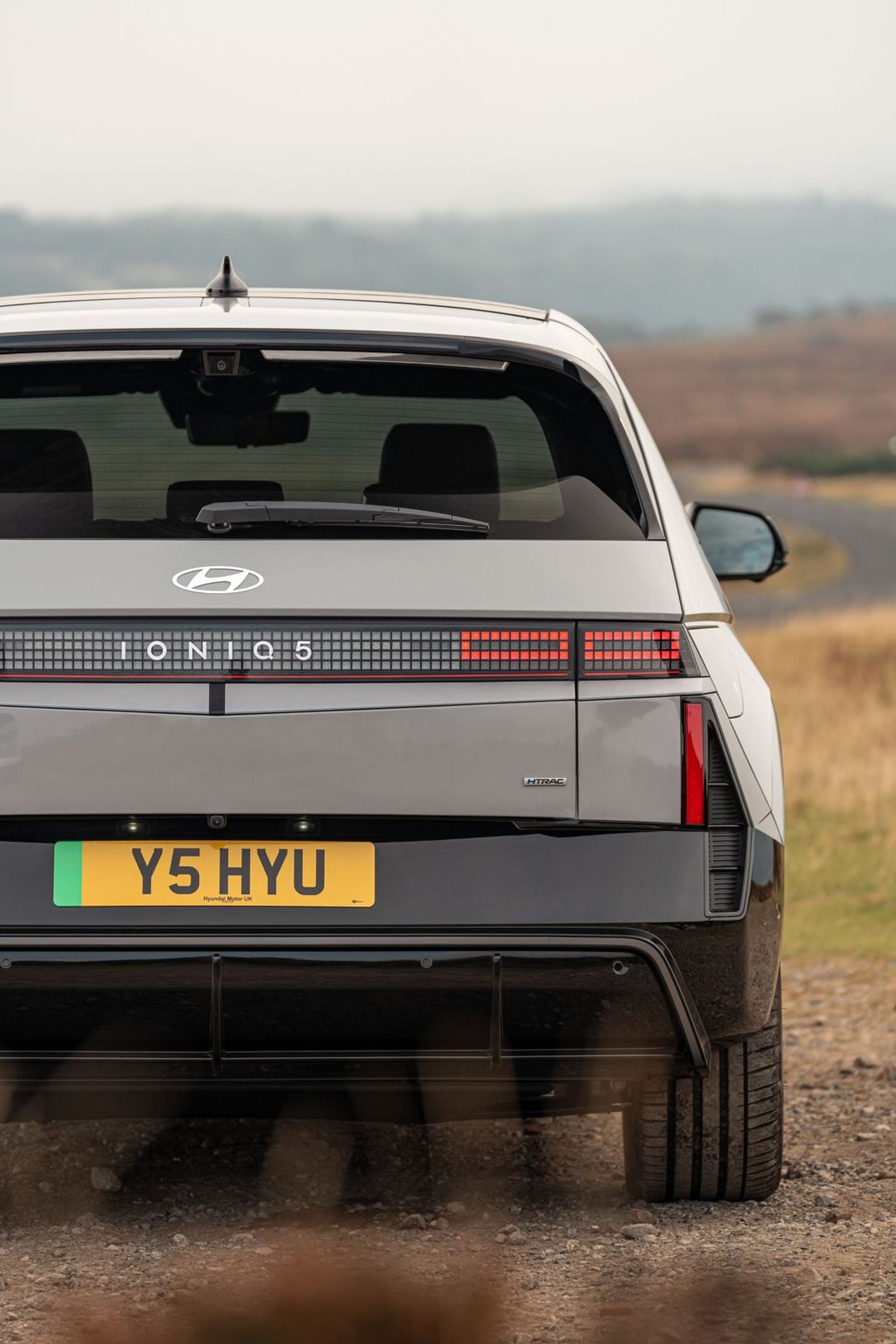 Vista del motor eléctrico del Hyundai Ioniq 5, mostrando su tecnología avanzada.