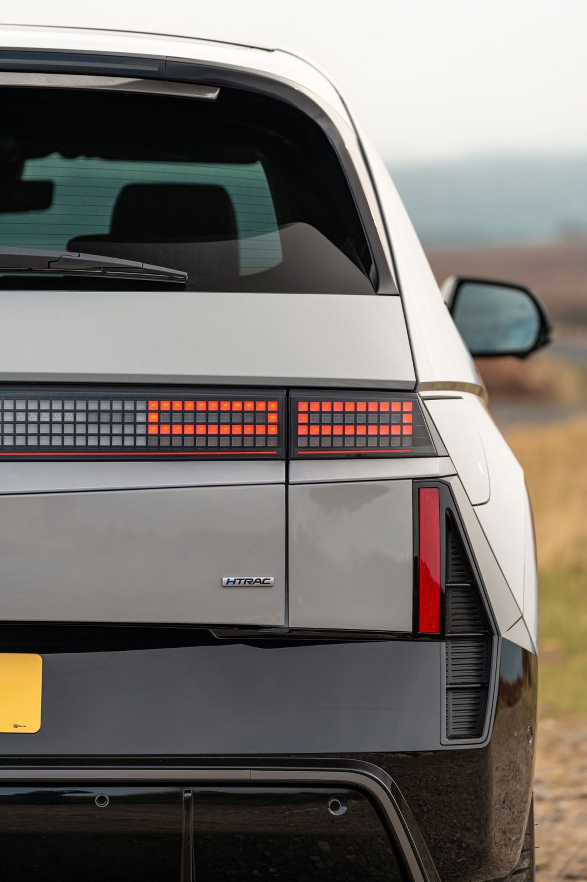 Vista trasera del Hyundai Ioniq 5 que resalta su modernidad.