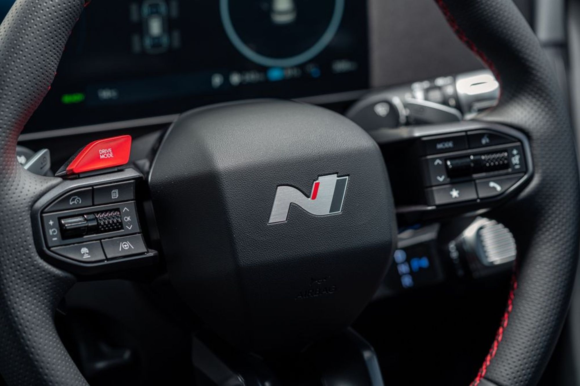 Asientos traseros con espacio amplio y diseño contemporáneo en el Ioniq 5.