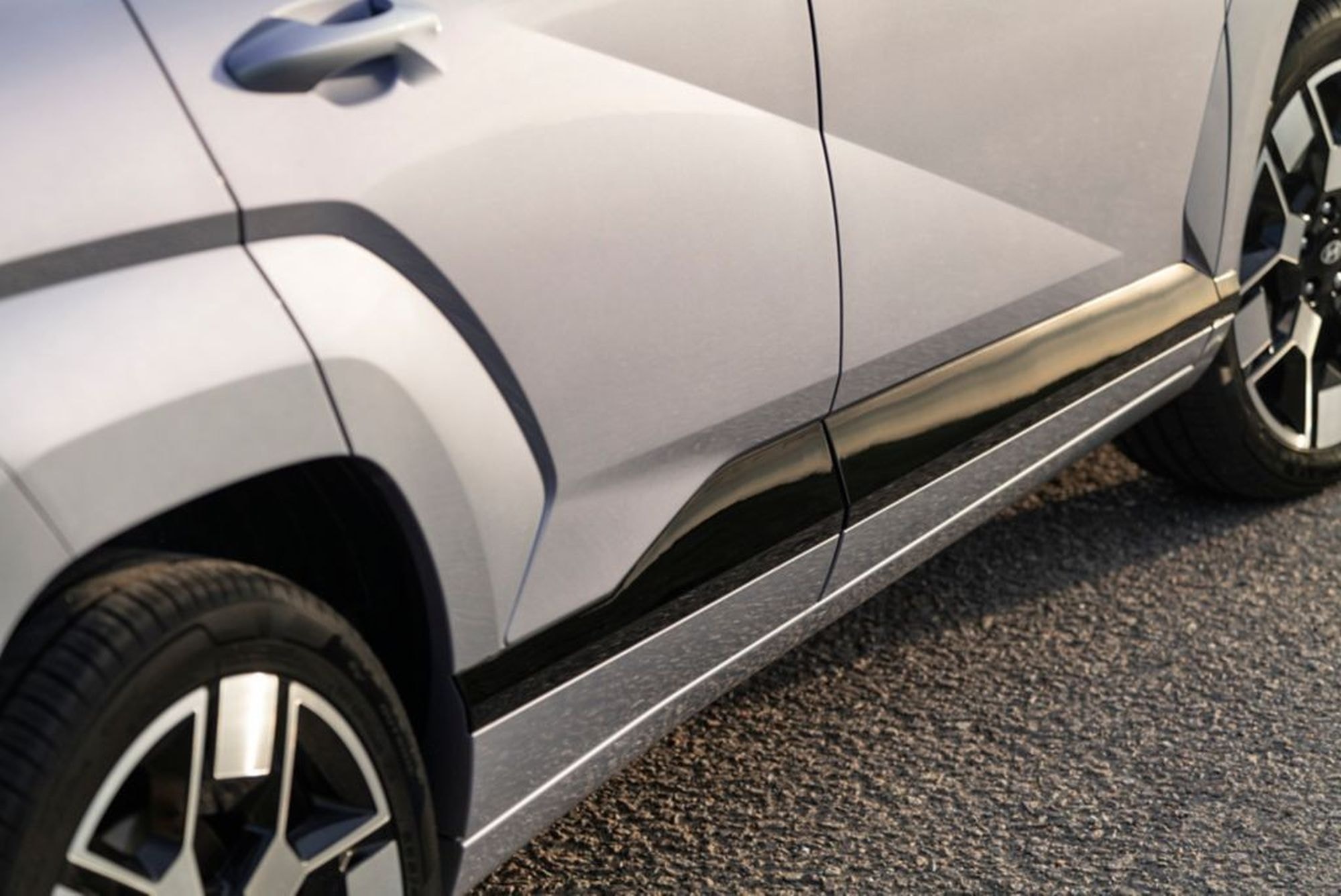 Faro delantero del Hyundai Kona eléctrico con diseño distintivo.