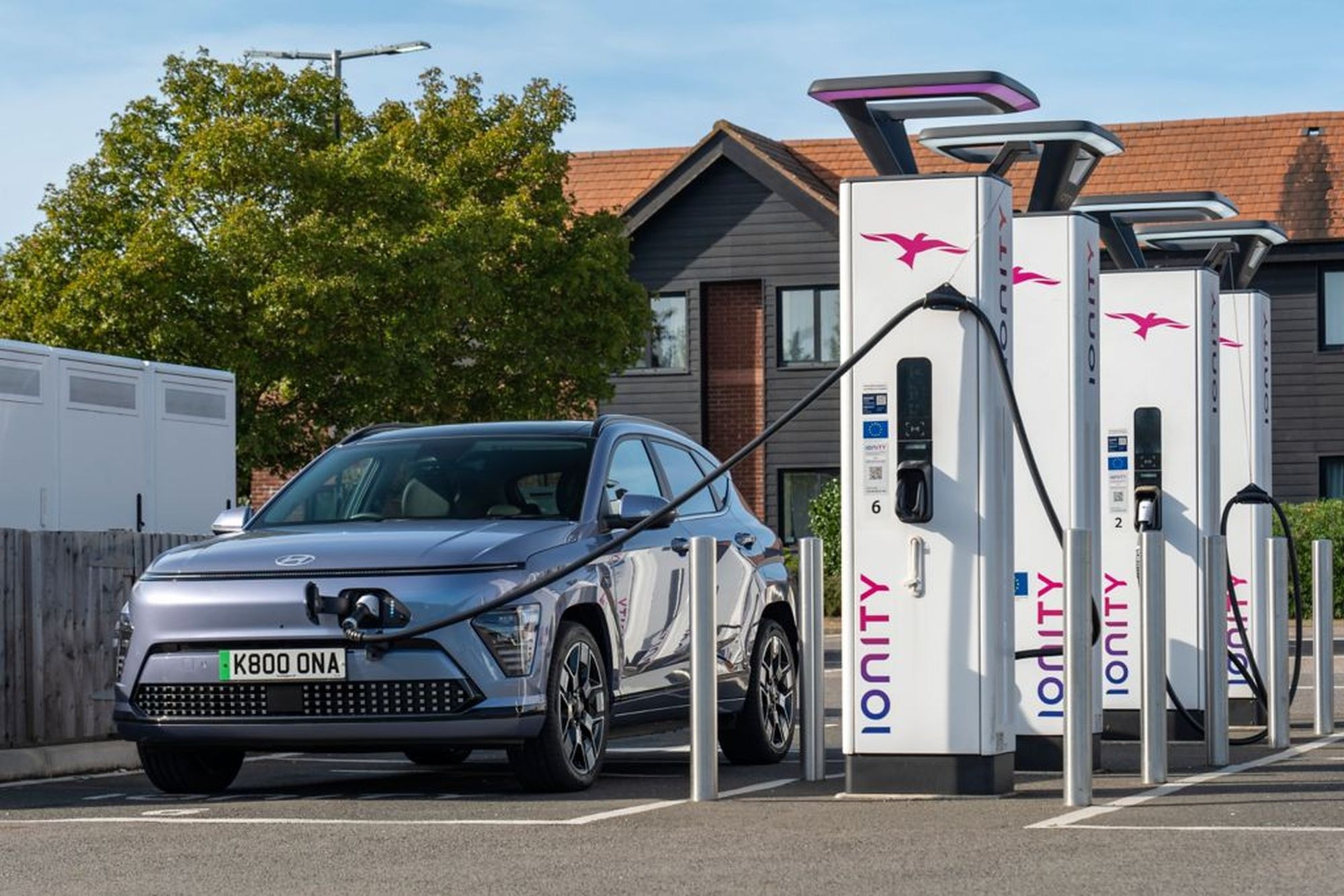 Espejo lateral del Hyundai Kona eléctrico.