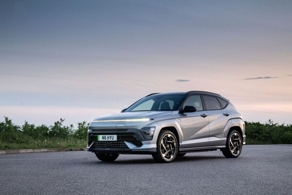 Detalle trasero del Kona, donde se puede apreciar su elegante luminaria y diseño. Detalle trasero del Kona, donde se puede apreciar su elegante luminaria y diseño.