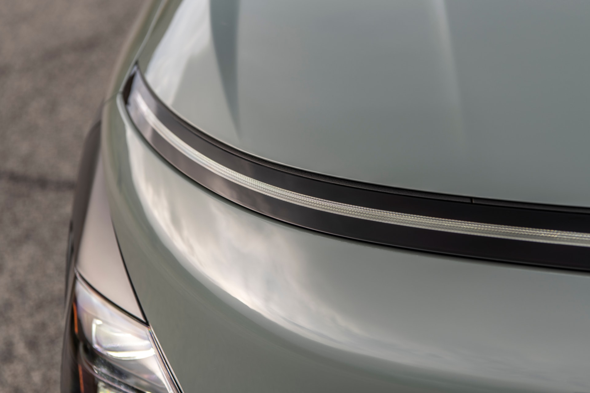 Vista del acabado y líneas en el frontal del Hyundai Kona.