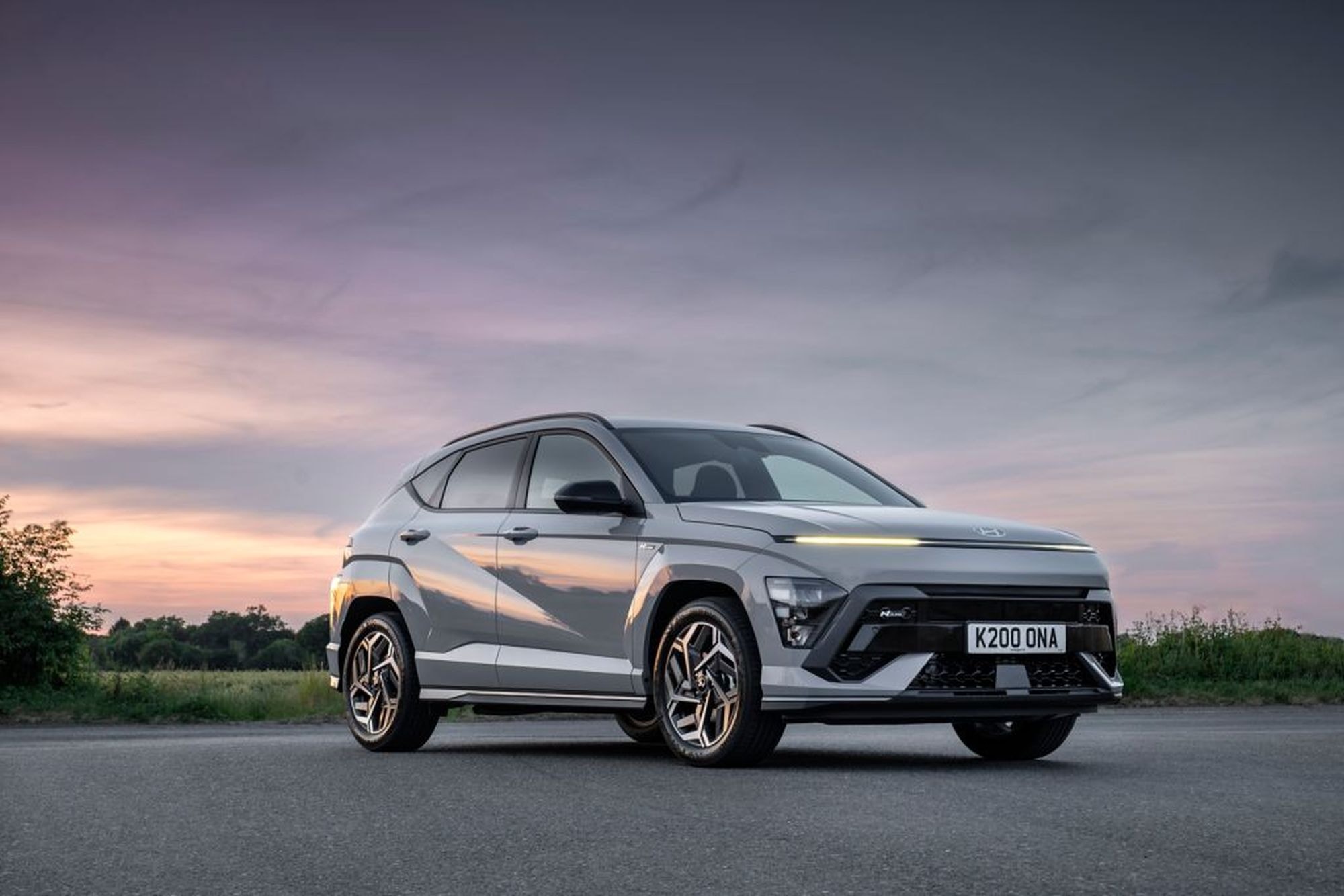 Vista trasera del Kona, resaltando su estilo distintivo.