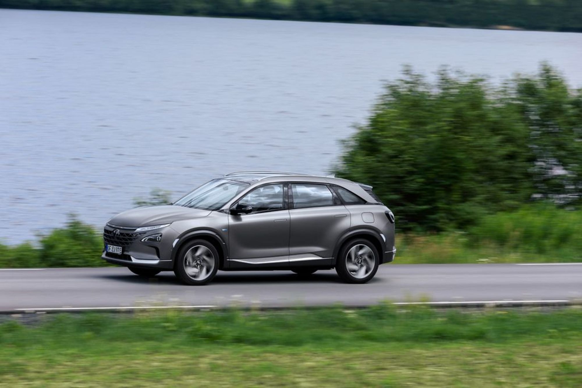 Perfil del NEXO en movimiento, diseñado para la eficiencia.