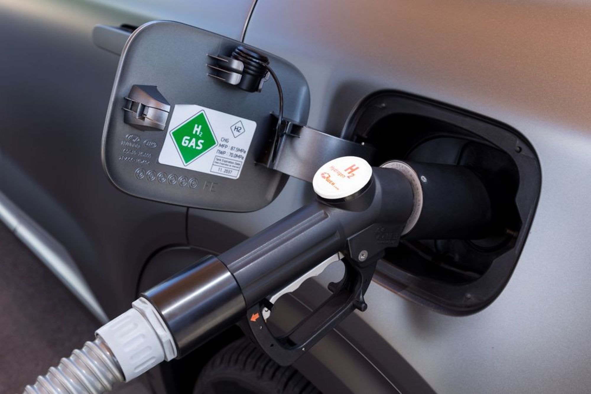 Vista trasera del Hyundai NEXO, destacando su innovador diseño y tecnología.