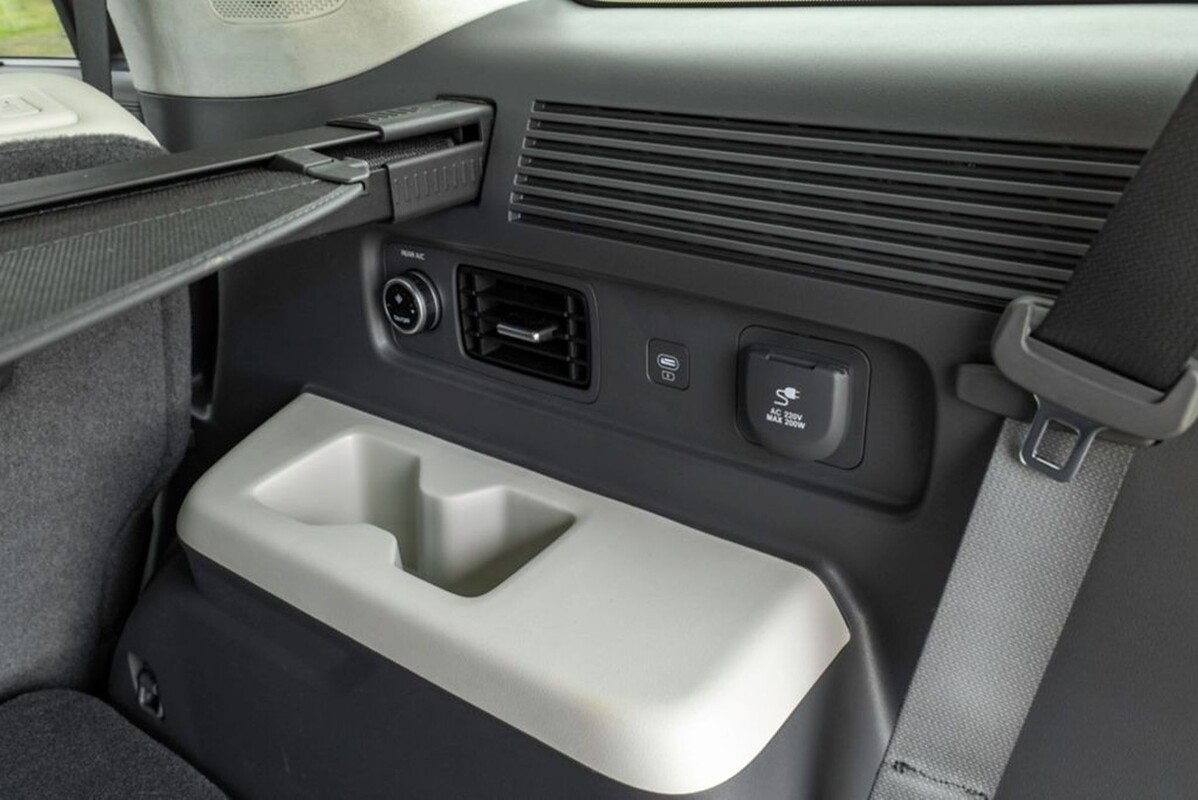 Maletero del Hyundai Santa Fe Híbrido, mostrando su gran capacidad de carga Maletero del Hyundai Santa Fe Híbrido, mostrando su gran capacidad de carga