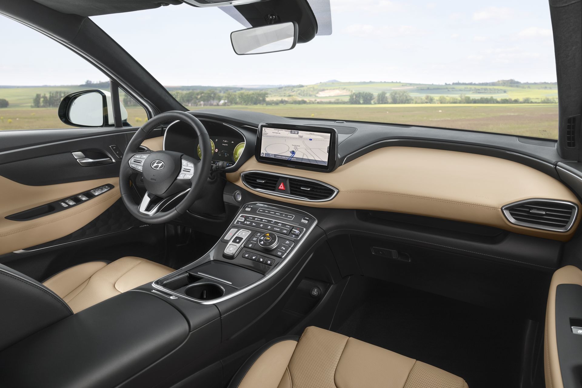 Cabina del Santa Fe con acabados de alta calidad y diseño moderno.