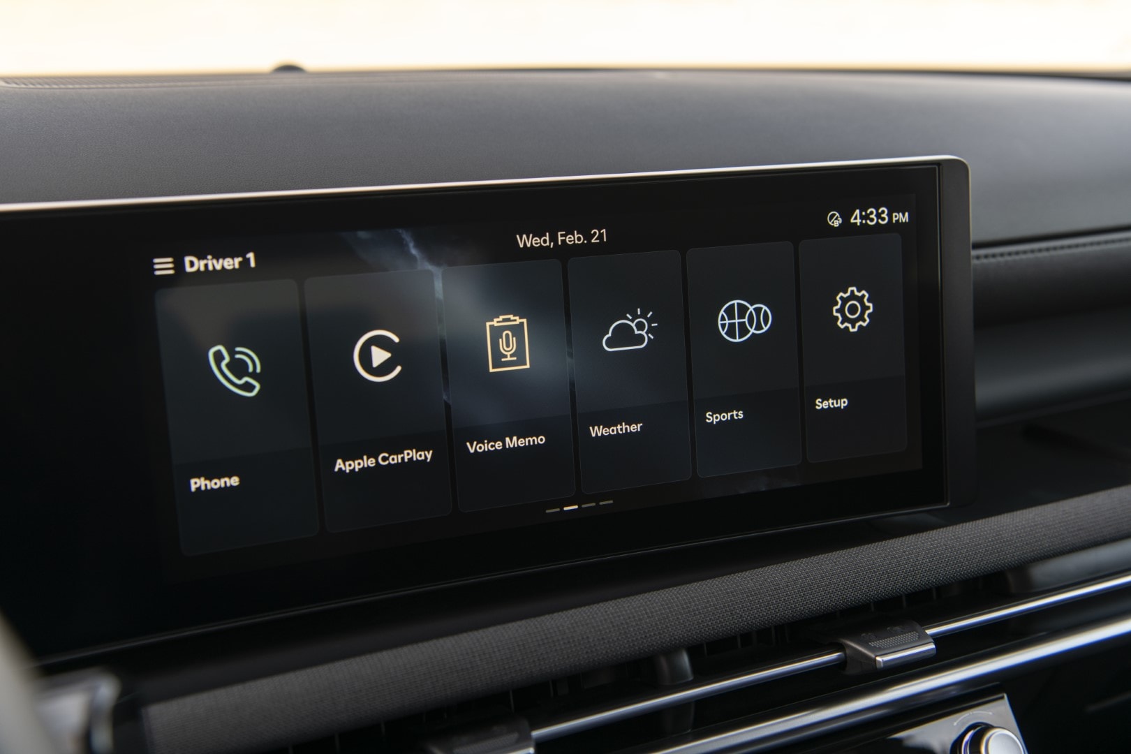 Interfaz de usuario del sistema multimedia con diversas funciones y config.