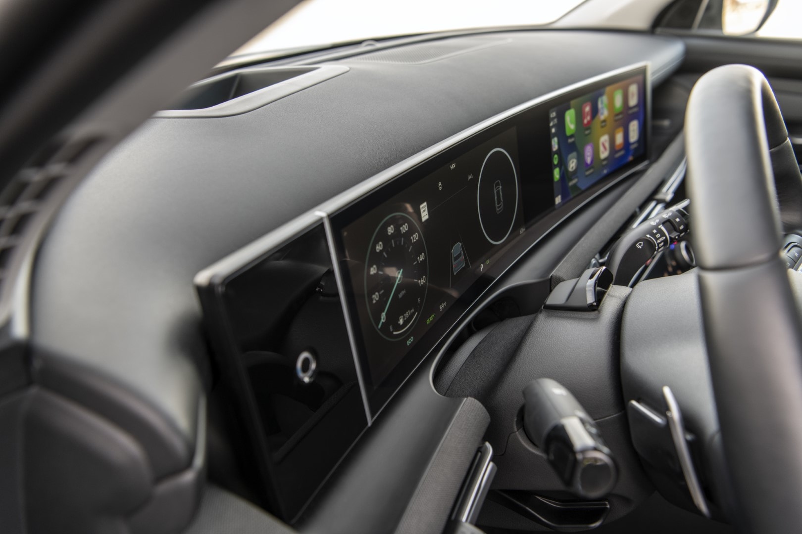 Pantalla de instrumentación digital clara y moderna del Tucson híbrido.