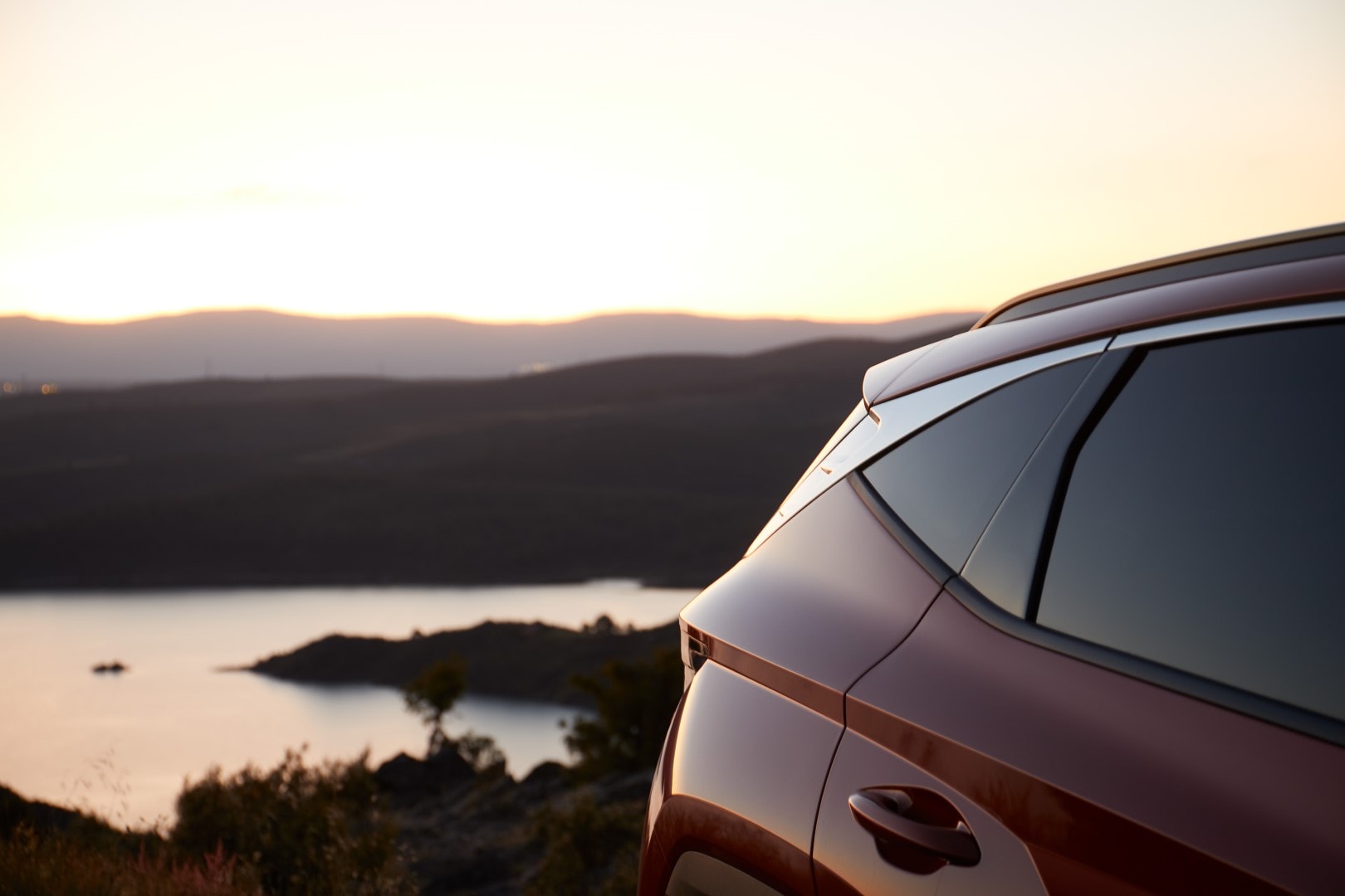 Jugando con la luz del atardecer, la silueta del Tucson se muestra elegante.