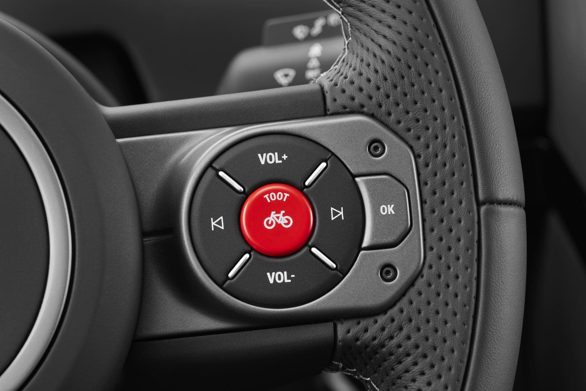 Detalle de los controles integrados en el volante.