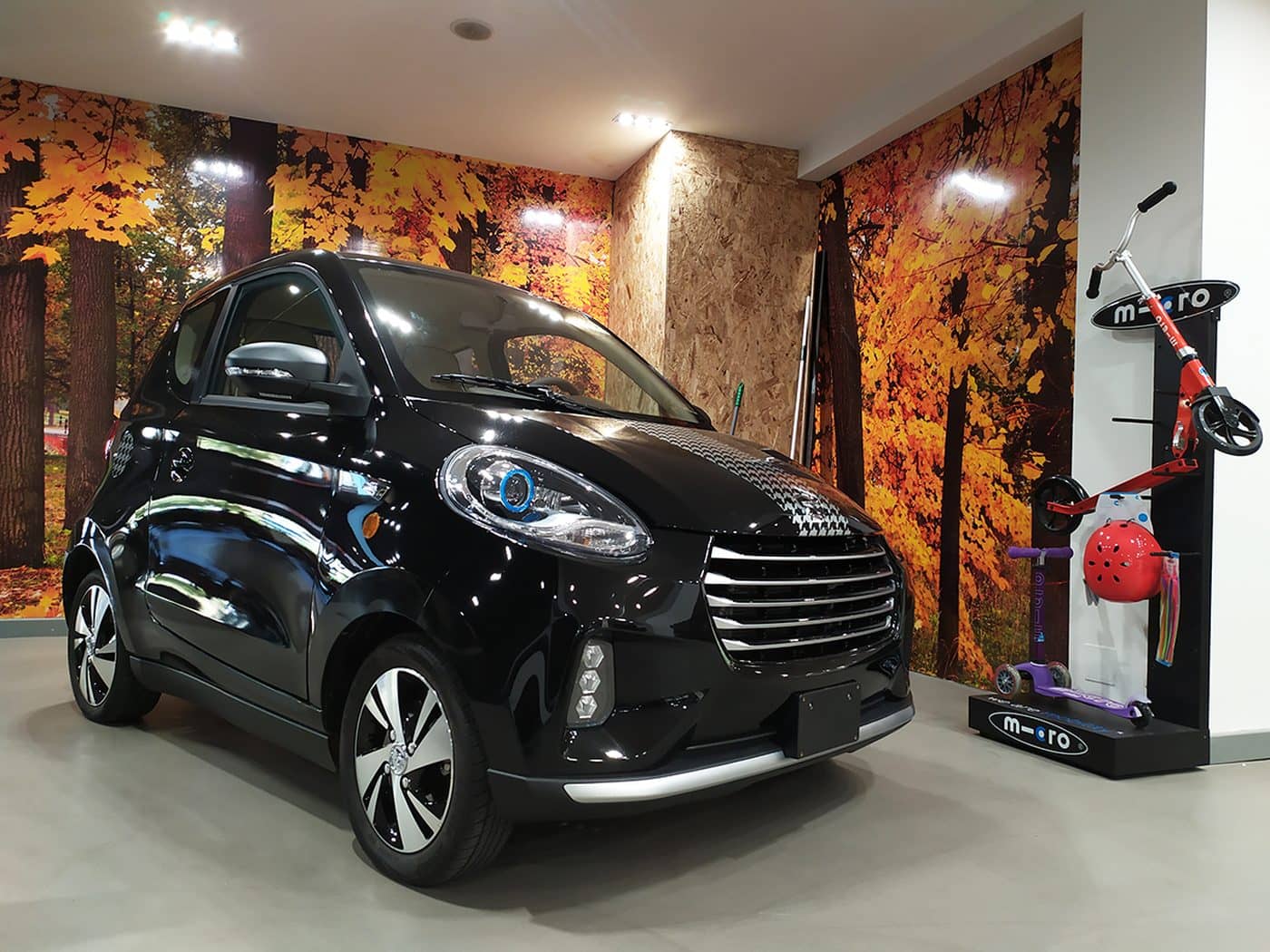 Invicta D2S en exhibición con acabados cromados y diseño compacto.