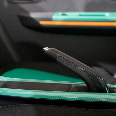 Imagen del cable de carga, un elemento crucial en la movilidad eléctrica del Invicta Pony. Imagen del cable de carga, un elemento crucial en la movilidad eléctrica del Invicta Pony.