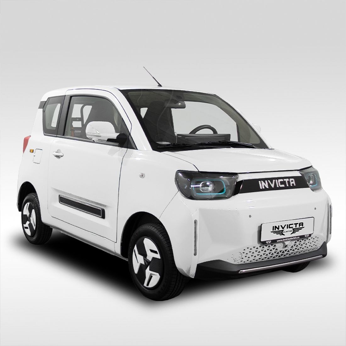 Invicta Pony en color blanco, mostrando un perfil limpio y contemporáneo.