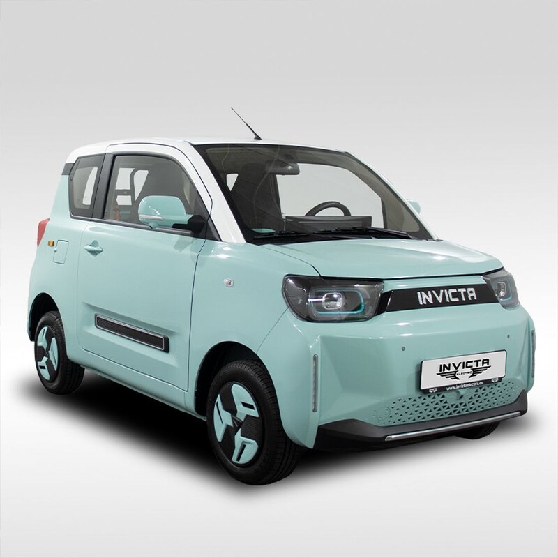 Comparativa frontal-lateral entre dos colores del Invicta Pony. Comparativa frontal-lateral entre dos colores del Invicta Pony.