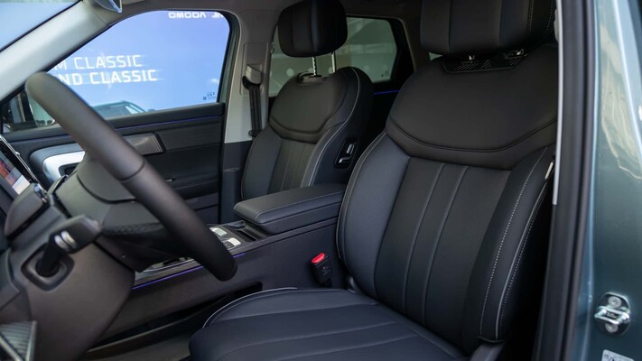 Cabina del Jaecoo 7, equipada con tecnología avanzada y controles intuitivos. Cabina del Jaecoo 7, equipada con tecnología avanzada y controles intuitivos.